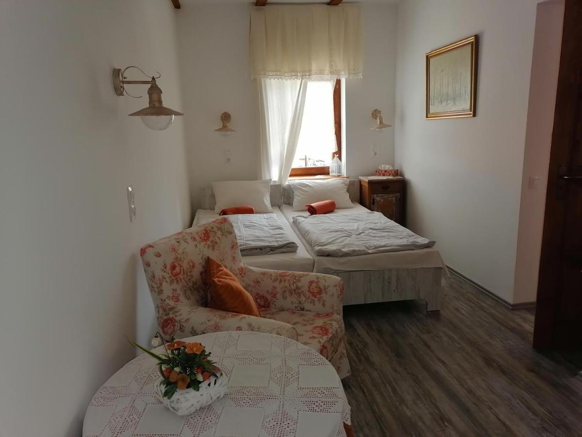 Hotel Mives Vendeghaz Pogány Zewnętrze zdjęcie