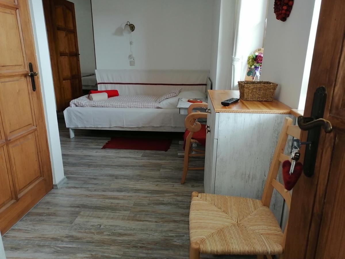 Hotel Mives Vendeghaz Pogány Zewnętrze zdjęcie
