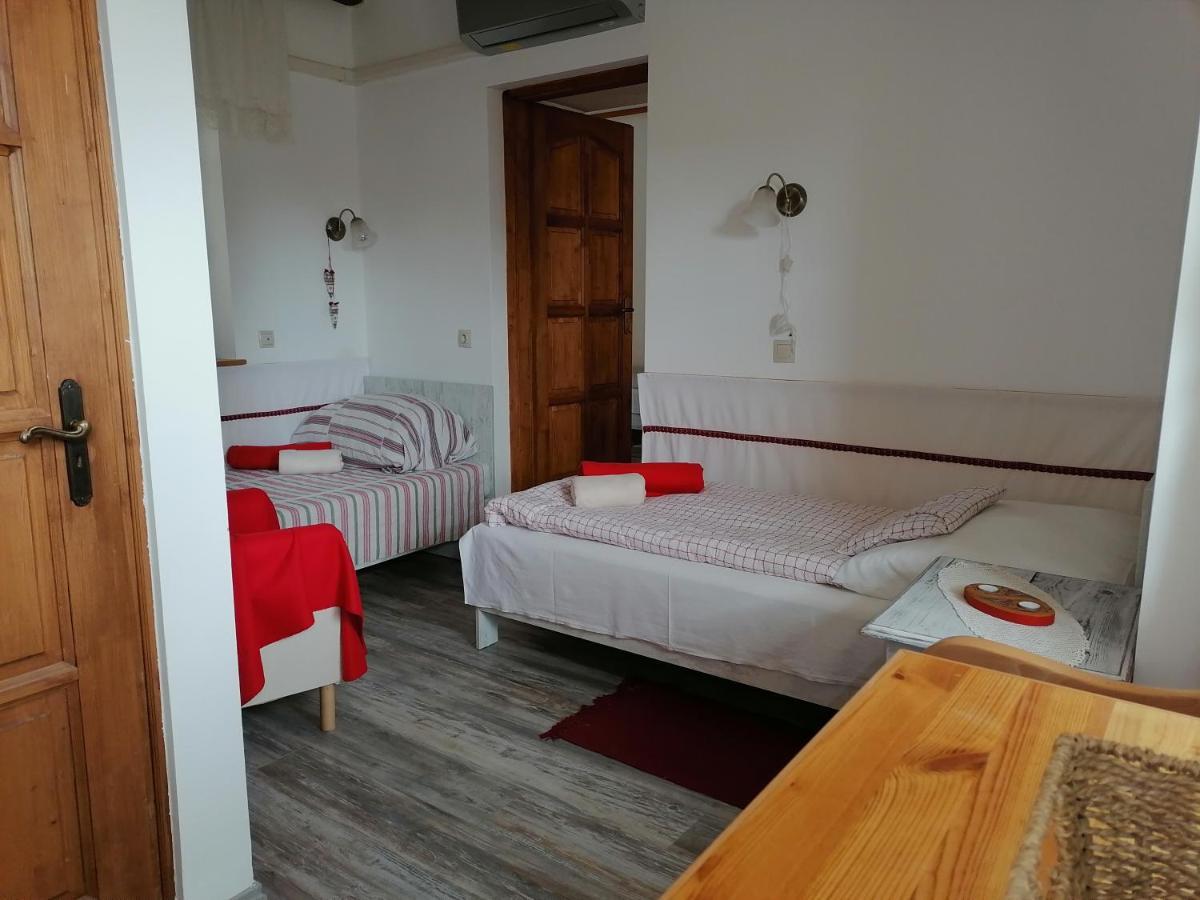 Hotel Mives Vendeghaz Pogány Zewnętrze zdjęcie