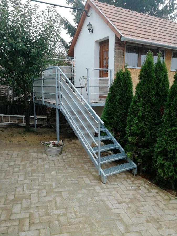 Hotel Mives Vendeghaz Pogány Zewnętrze zdjęcie